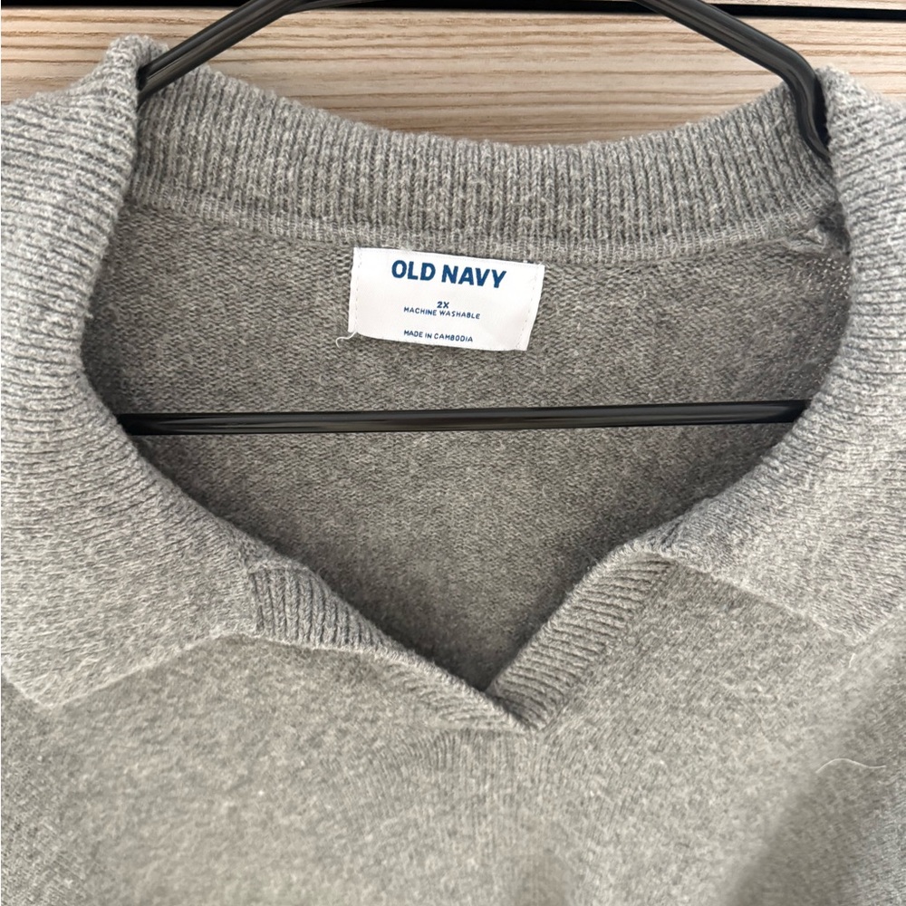 Old Navy Women's V-Neck Sweater in Heather Gray - Picture 2 of 4